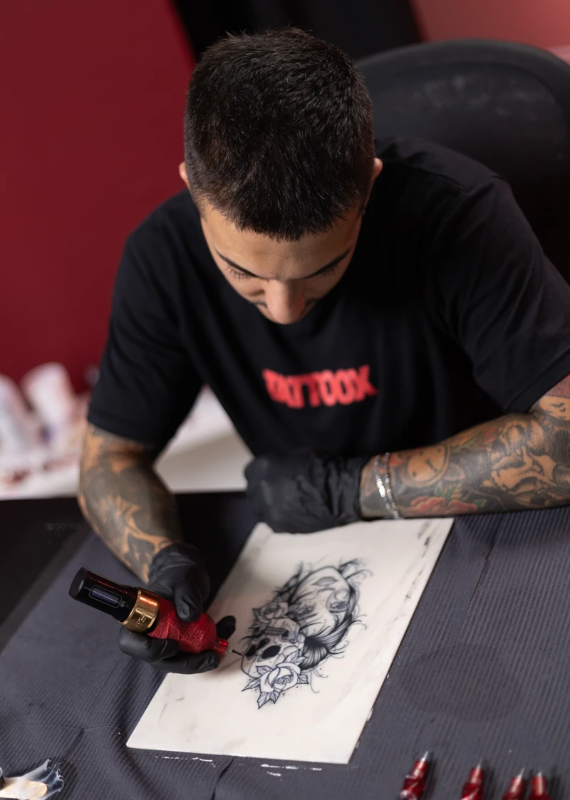 Aprende a tatuar con estilo Blakwork