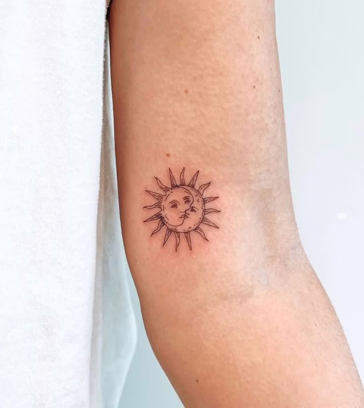 tatuaje sol y luna minimalista