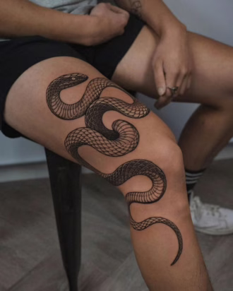 tatuajes serpiente pierna
