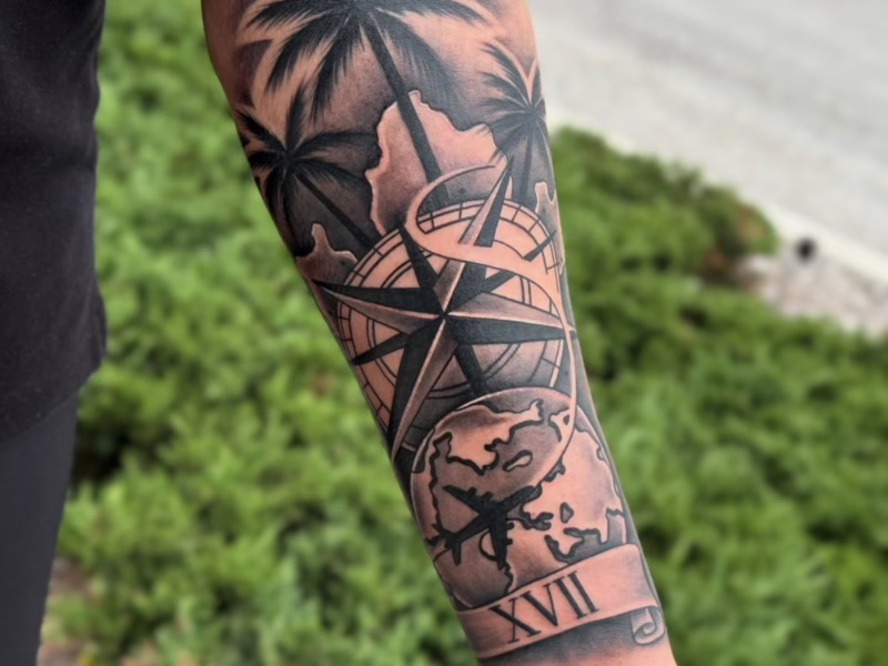 tatuaje rosa de los vientos hombre