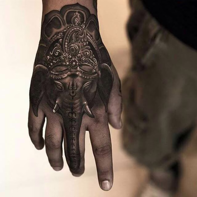 elefante budista tatuaje