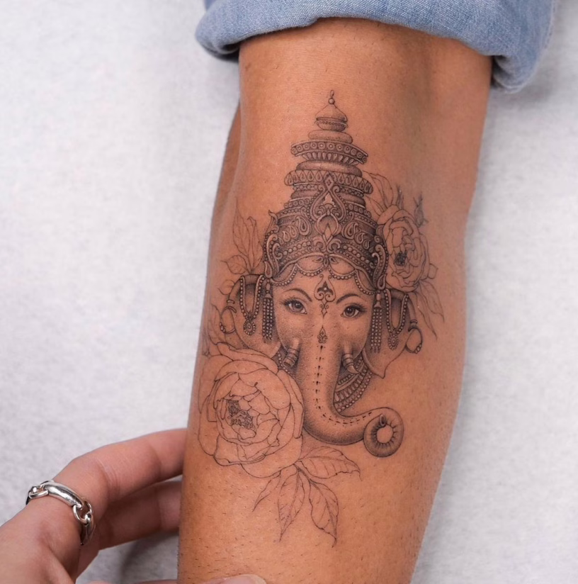 elefante budista tatuaje