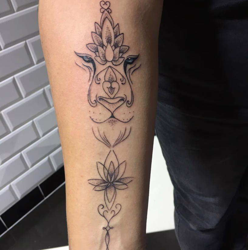 tatuaje leona mandala