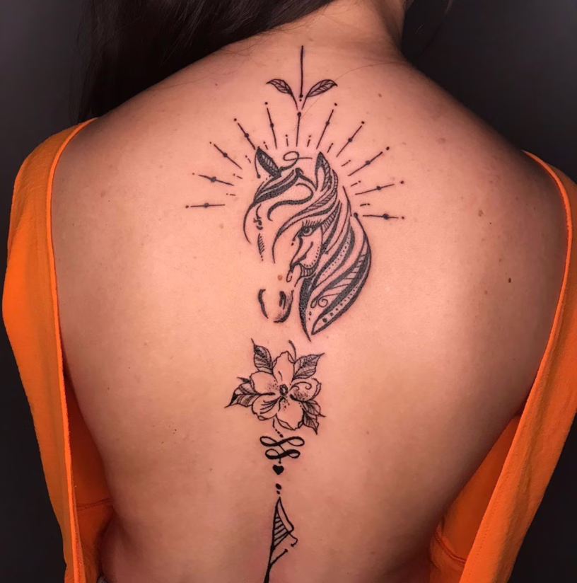 caballos tatuajes para mujer