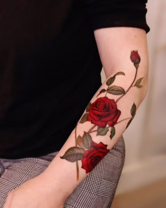 tatuaje rosa realista