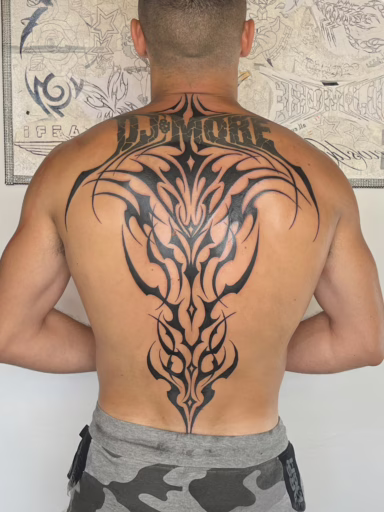 https://media.wp.tattoox.es/2025/08/07105159/PORTFOLIO_MIMI_03.avif